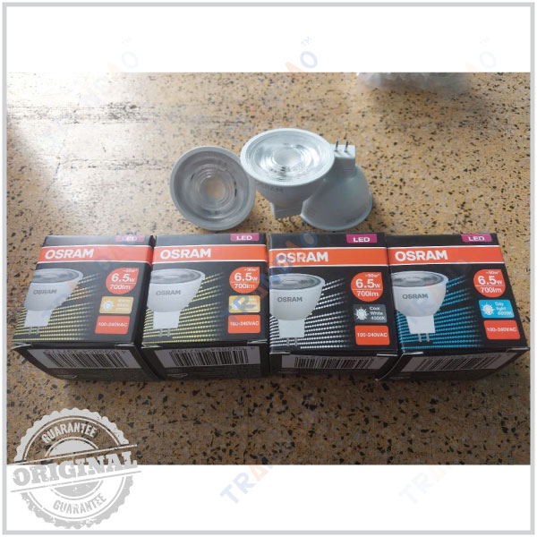 Bóng LED Chiếu Điểm MR16 6.5W OSRAM được lắp đặt trong phòng khách, chiếu sáng hiệu quả và tiết kiệm năng lượng cho không gian nội thất.