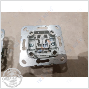 Công tắc Gira 310500 cao cấp, phù hợp cho hệ thống chiếu sáng gia đình và văn phòng