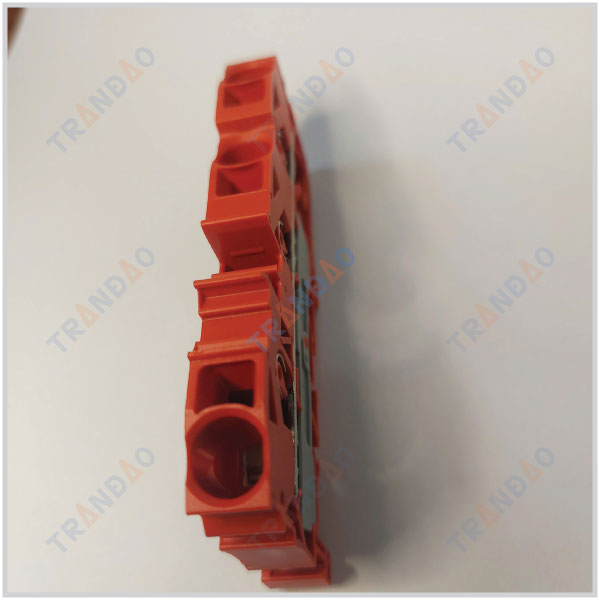 cận cảnh mặt trên khối đầu nối thanh ray wago 2010-1303 chính hãng